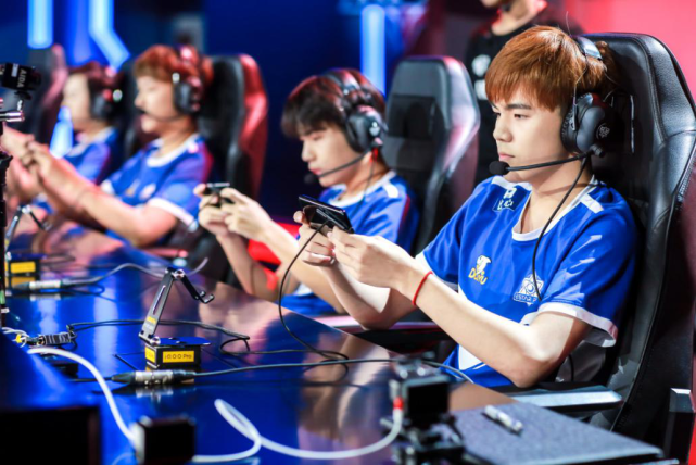 孔蒂：那不勒斯过去6个月进步明显，回想上赛季成绩简直难以置信.